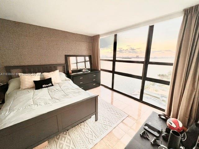 600 NE 36th St # 1220