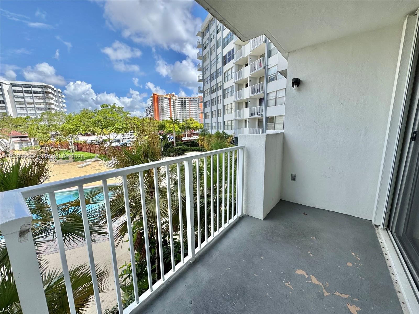 1300 NE Miami Gardens Dr Unit: 219E