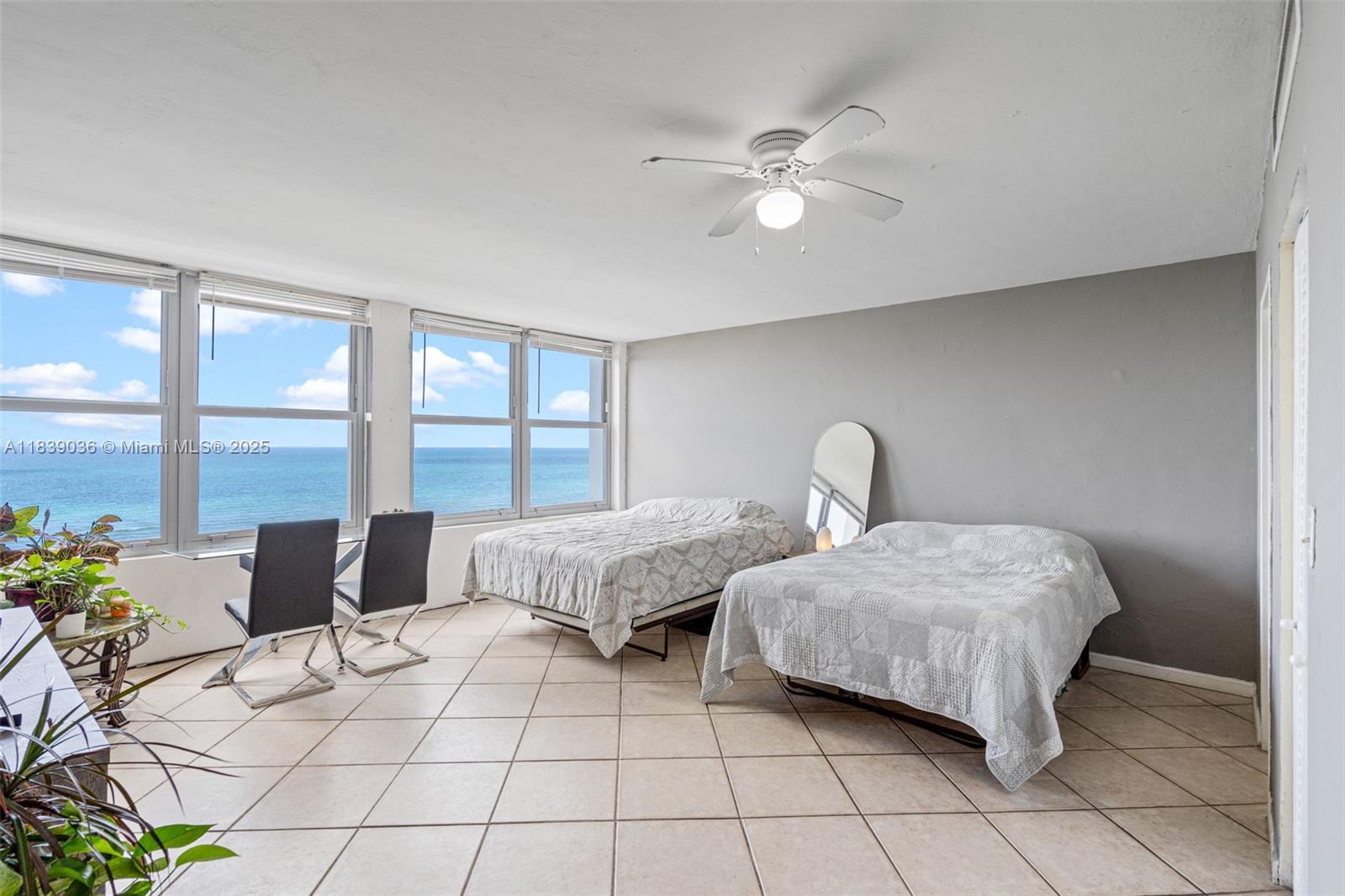 2899 Collins Ave # 931
