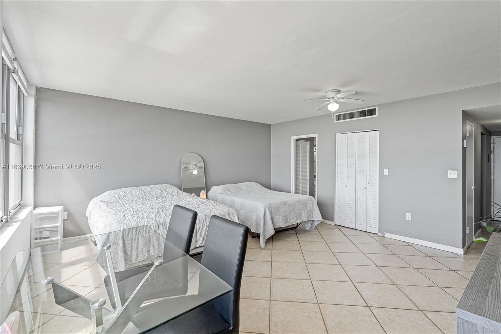 2899 Collins Ave # 931