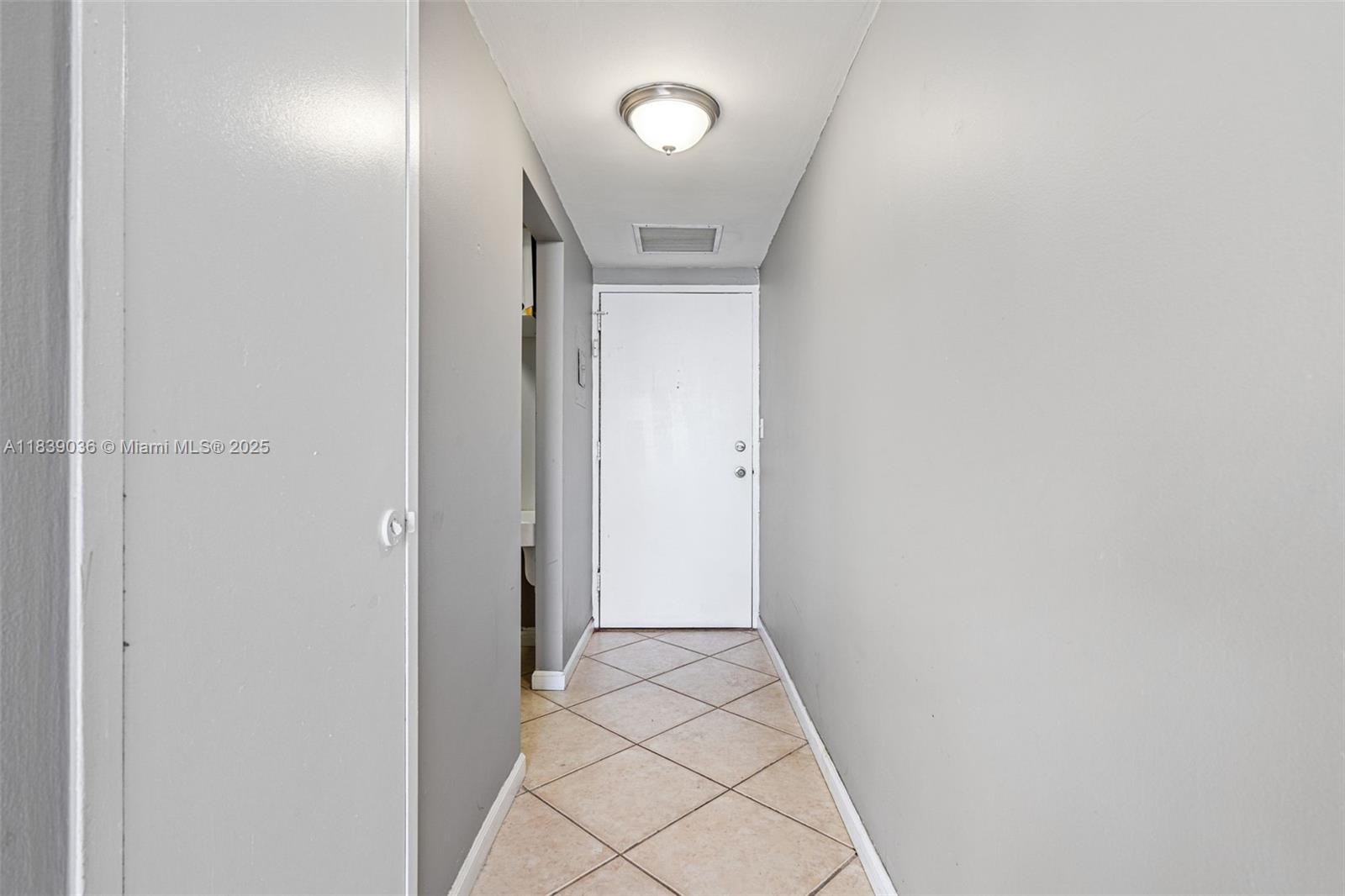2899 Collins Ave # 931