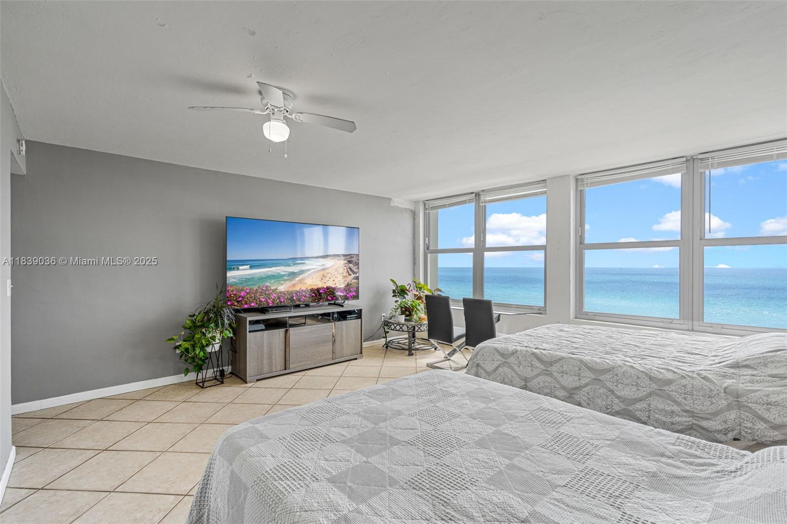2899 Collins Ave # 931