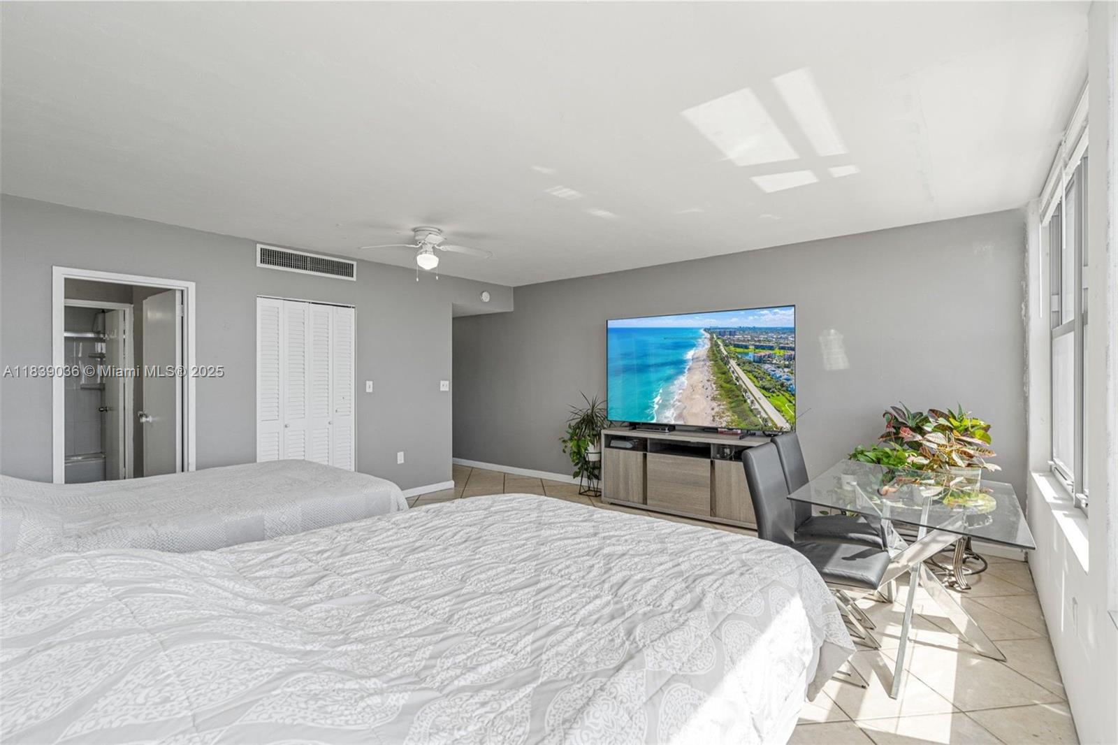 2899 Collins Ave # 931