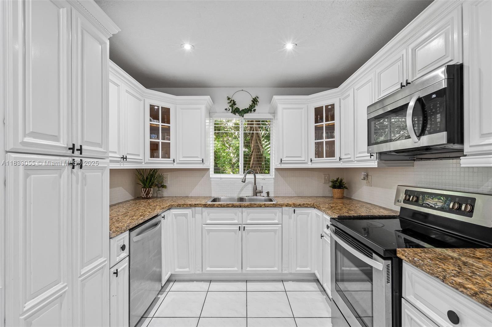 1650 SW 17th St