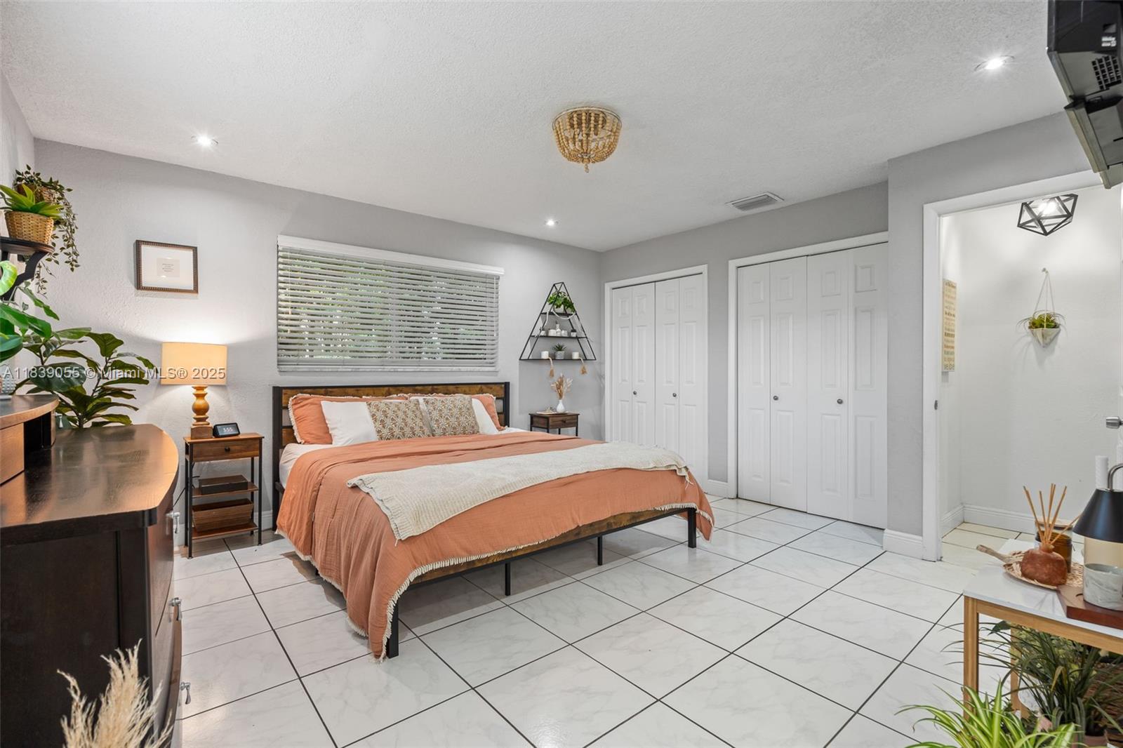 1650 SW 17th St