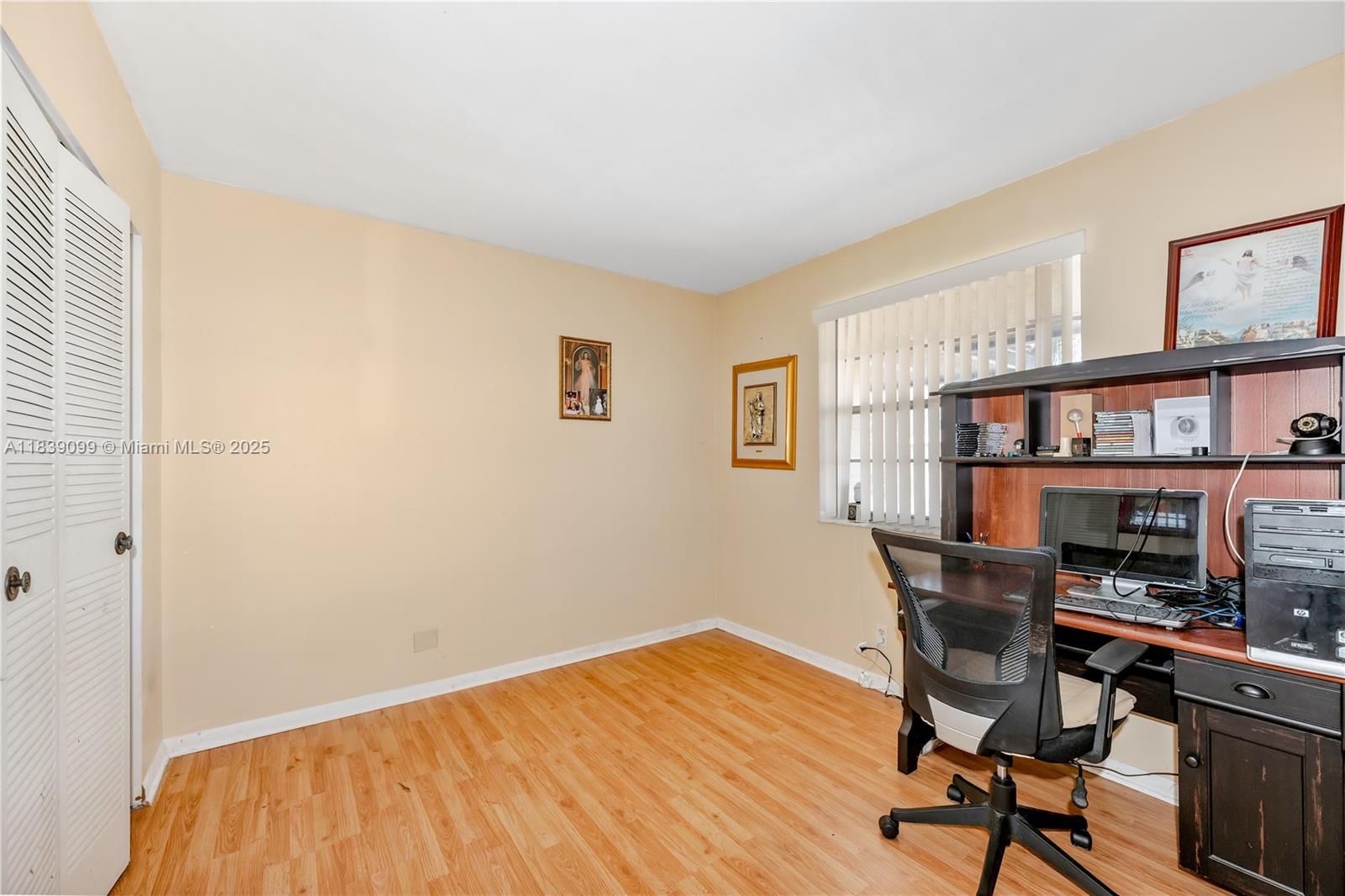 5560 Lakeside Dr # 204