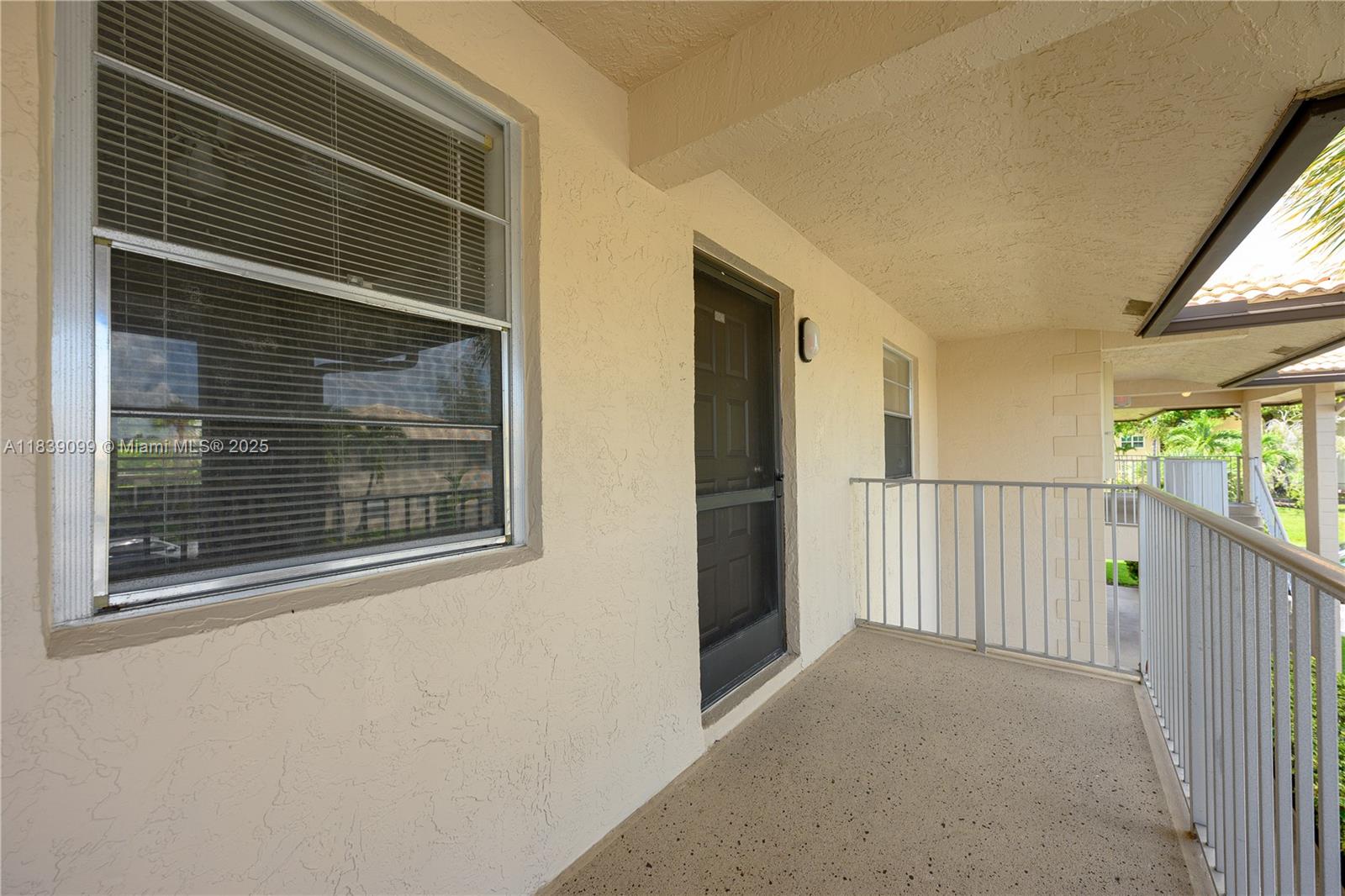 5560 Lakeside Dr # 204