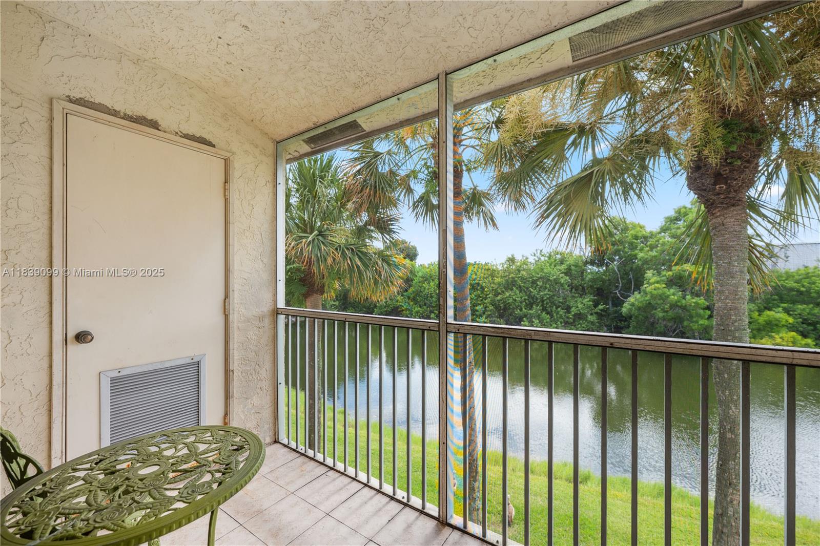 5560 Lakeside Dr # 204