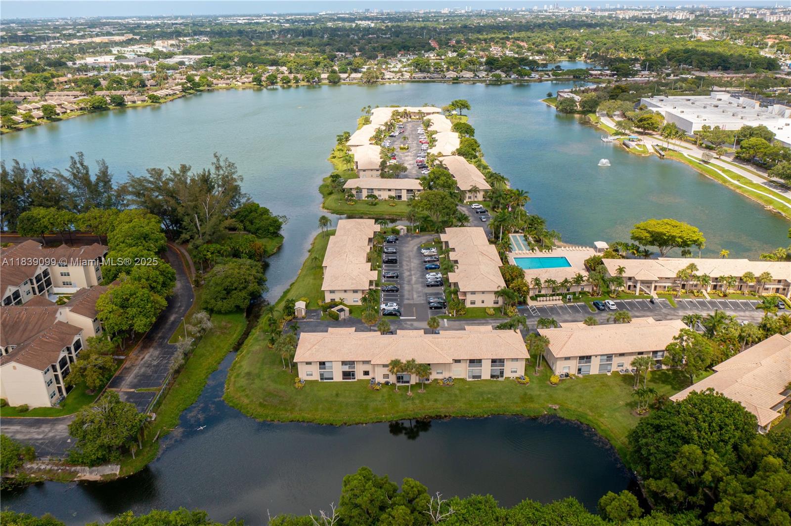 5560 Lakeside Dr # 204