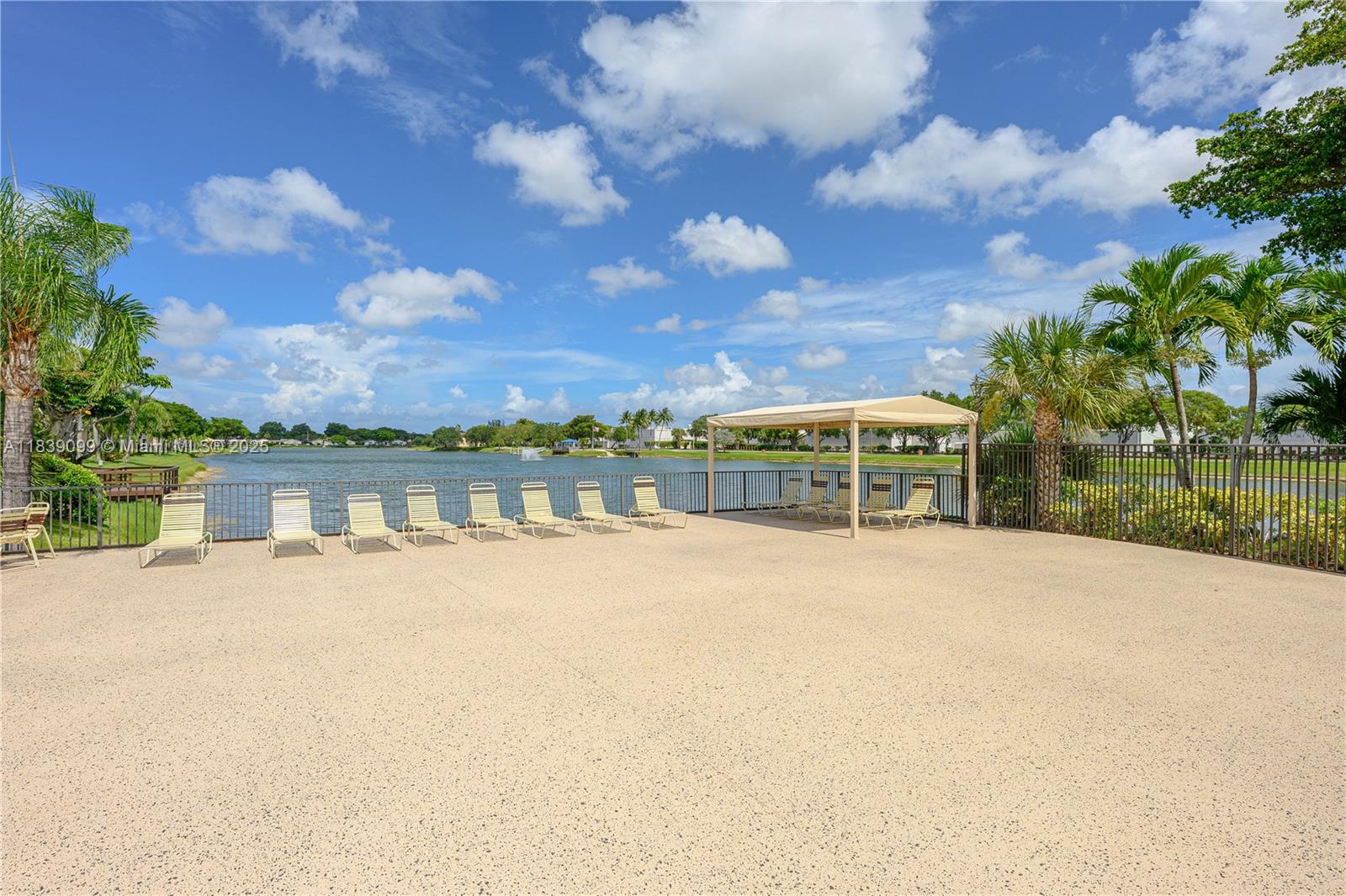 5560 Lakeside Dr # 204