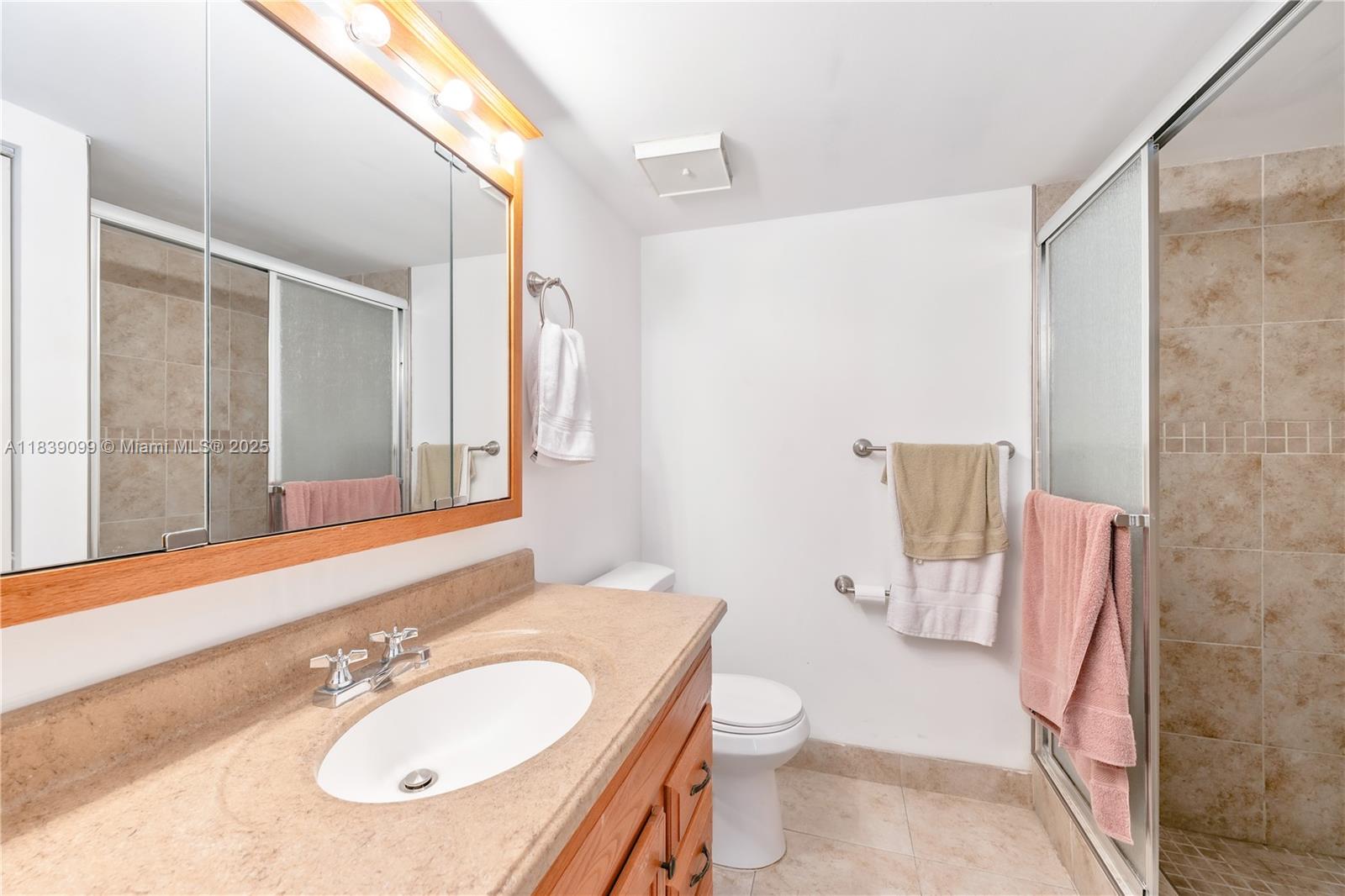 5560 Lakeside Dr # 204