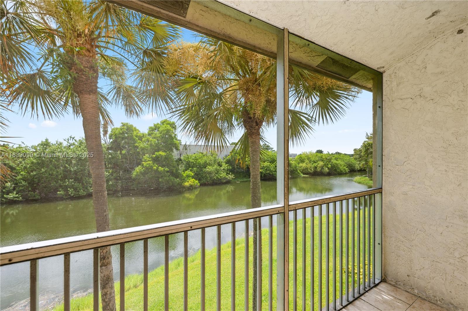 5560 Lakeside Dr # 204