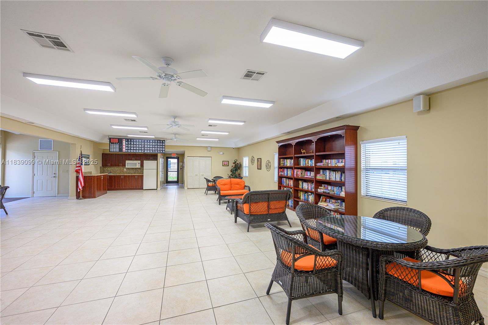 5560 Lakeside Dr # 204