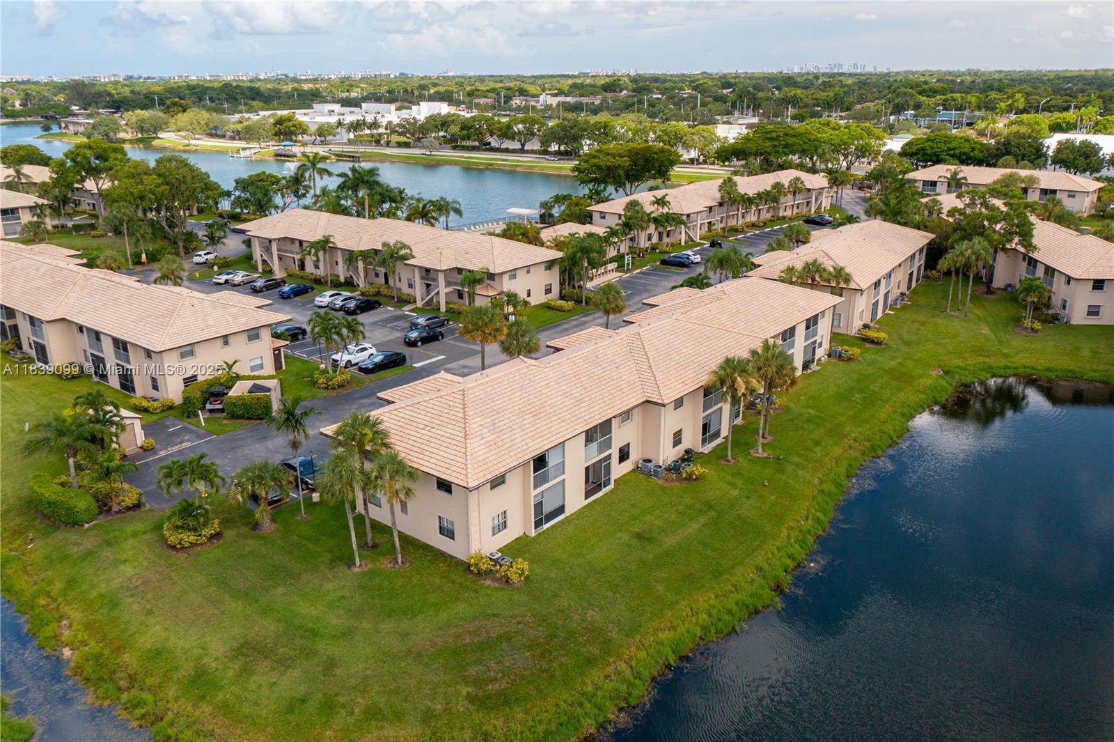 5560 Lakeside Dr # 204