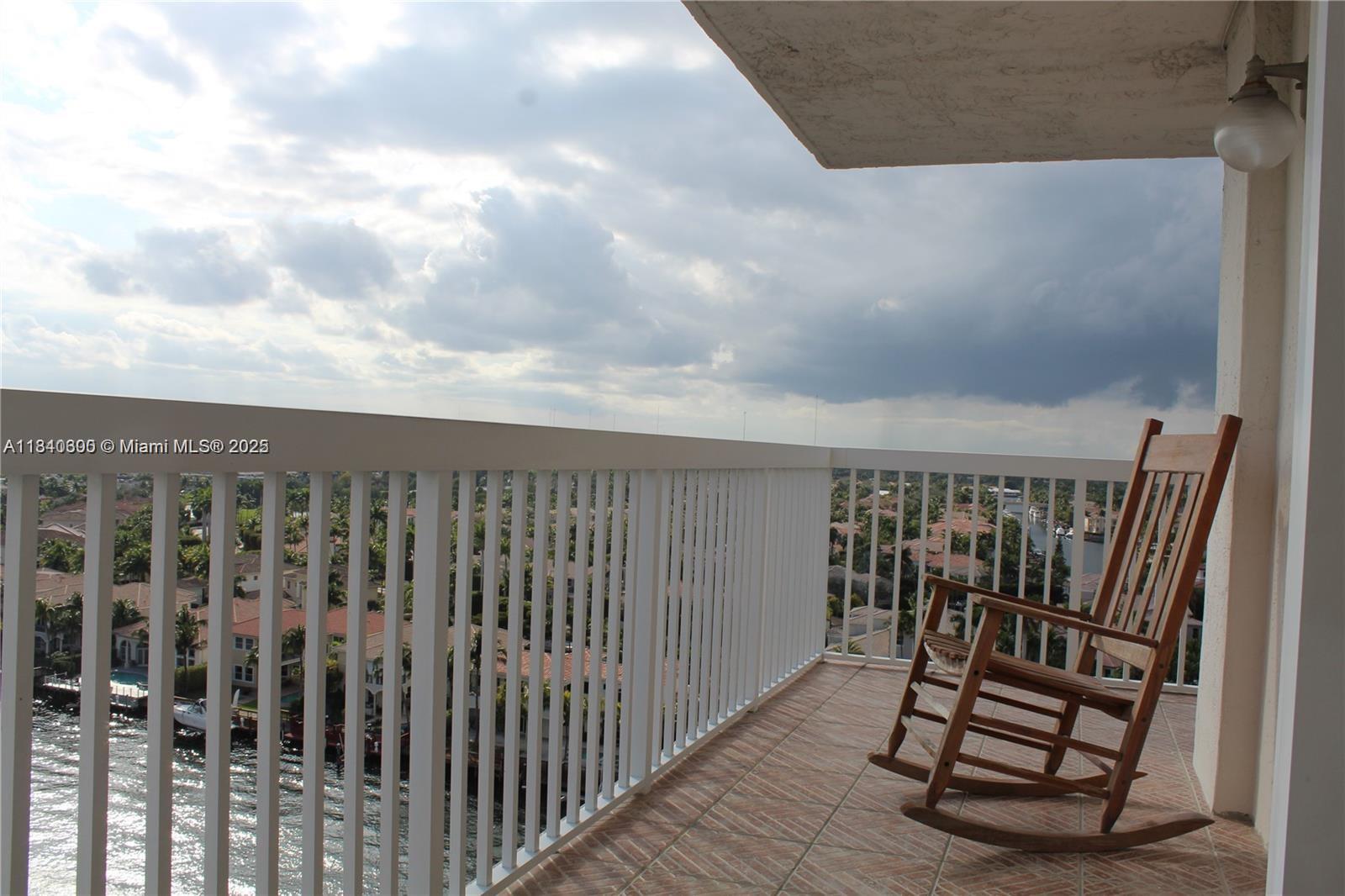 1500 S Ocean Dr # 15A