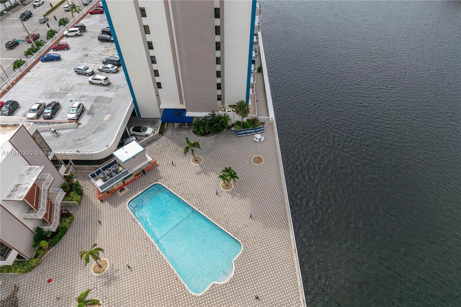 1500 S Ocean Dr # 15A