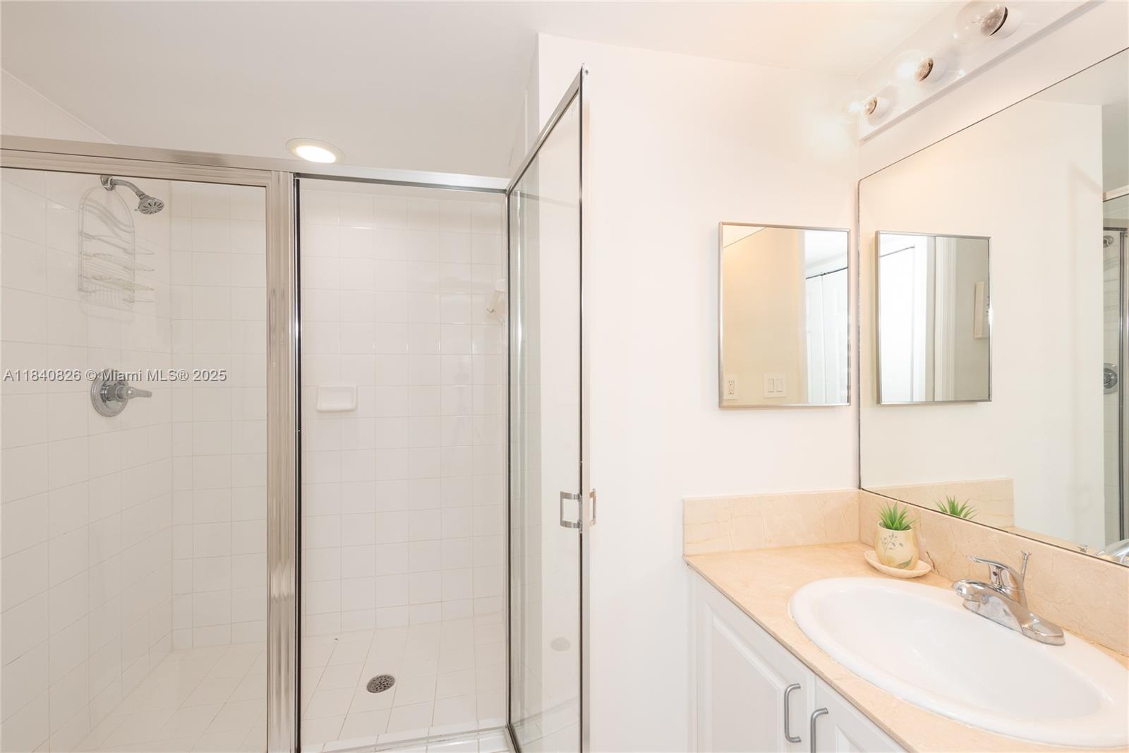 1155 Brickell Bay Dr # 708