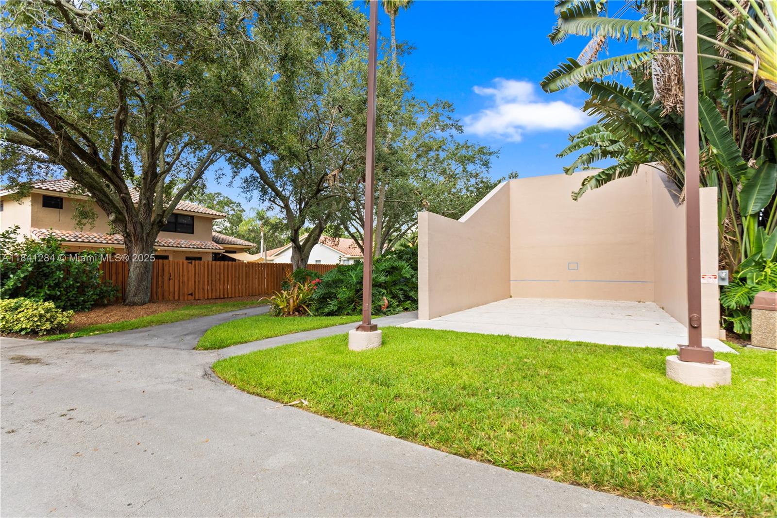 11085 Neptune Dr