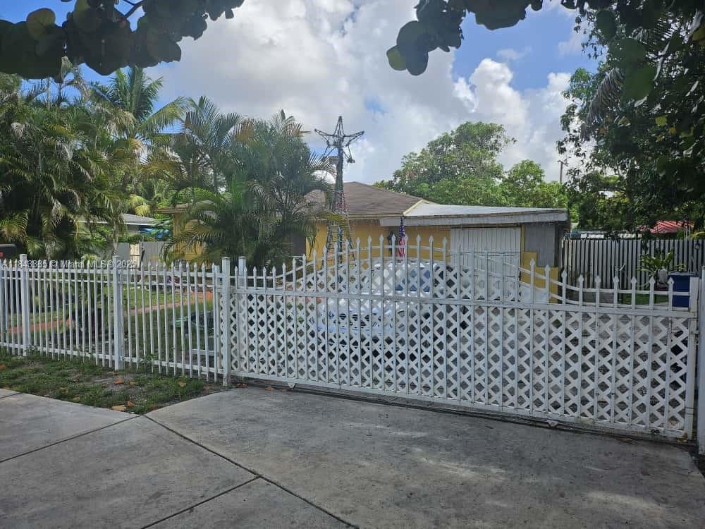 1320 Dunad Ave, Opa-Locka