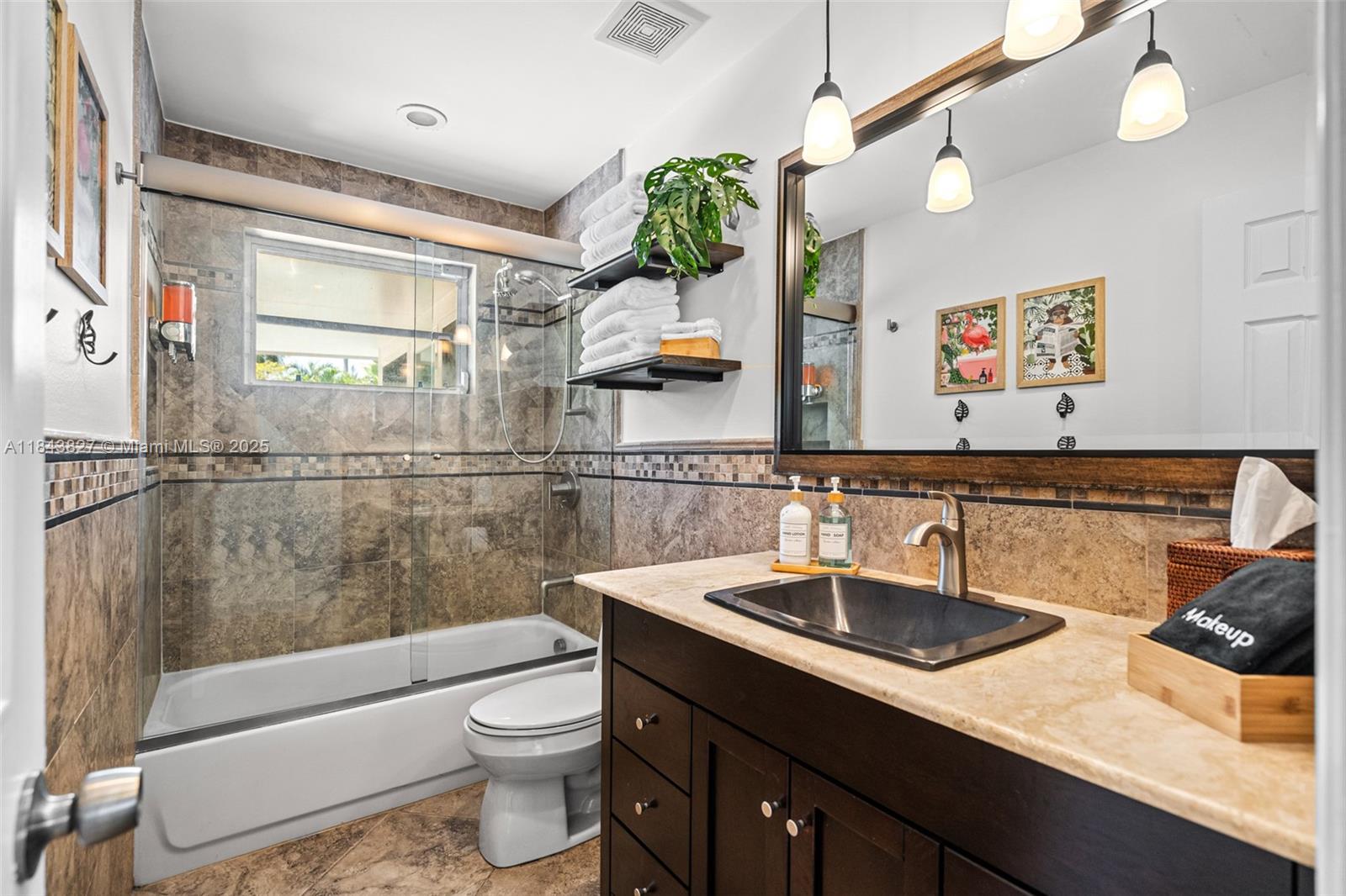 922 N 13th Ter