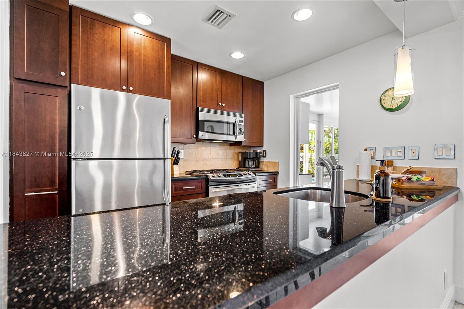 922 N 13th Ter