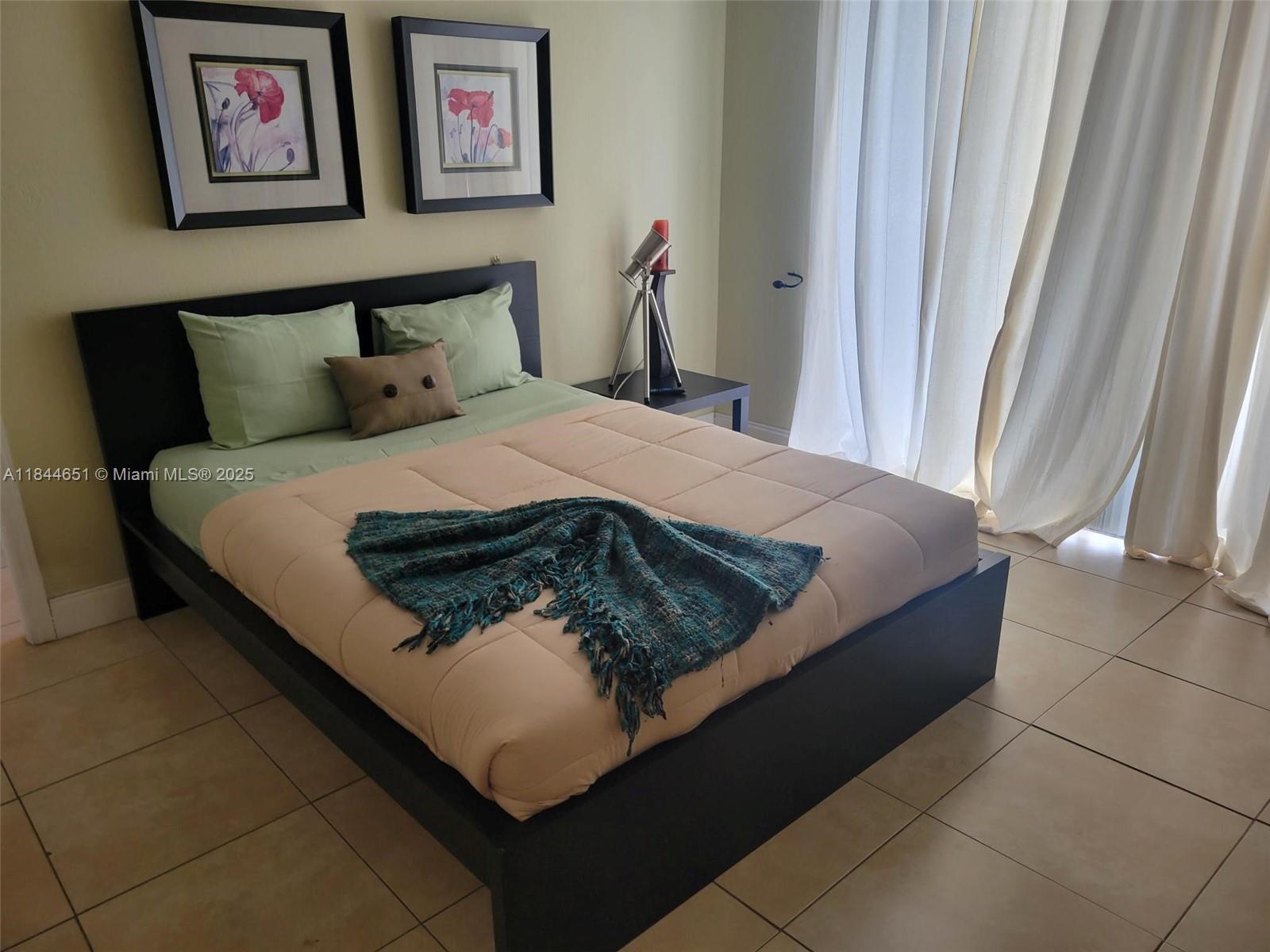 910 Michigan Ave # 304