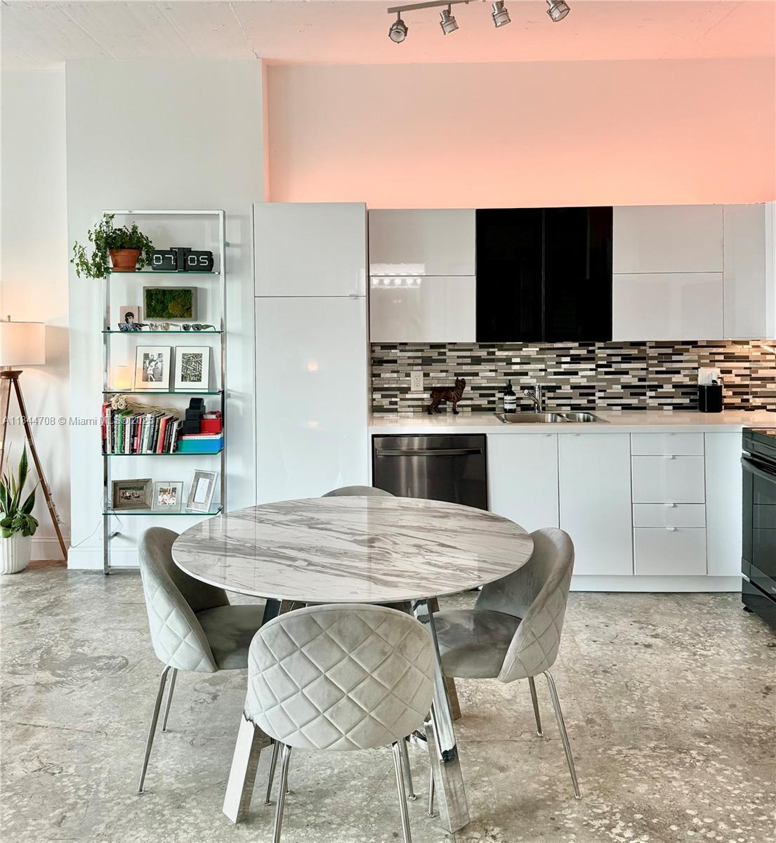 133 NE 2nd Ave # 2005