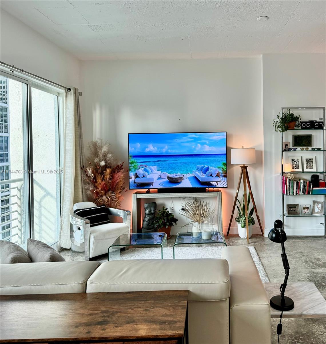 133 NE 2nd Ave # 2005