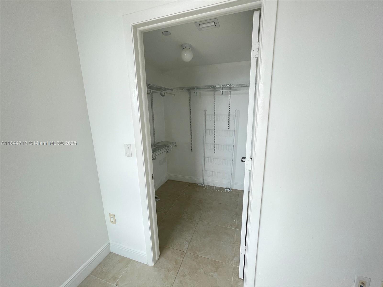 350 S Miami Ave Unit: 3709