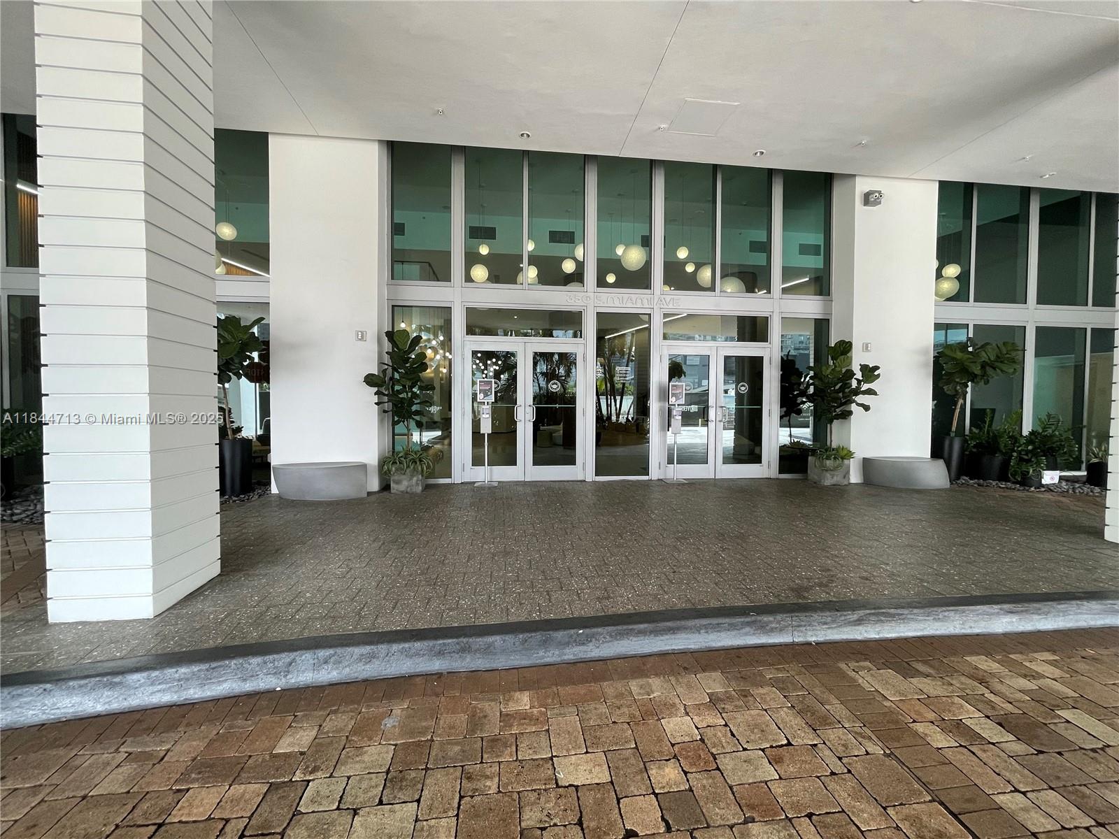 350 S Miami Ave Unit: 3709