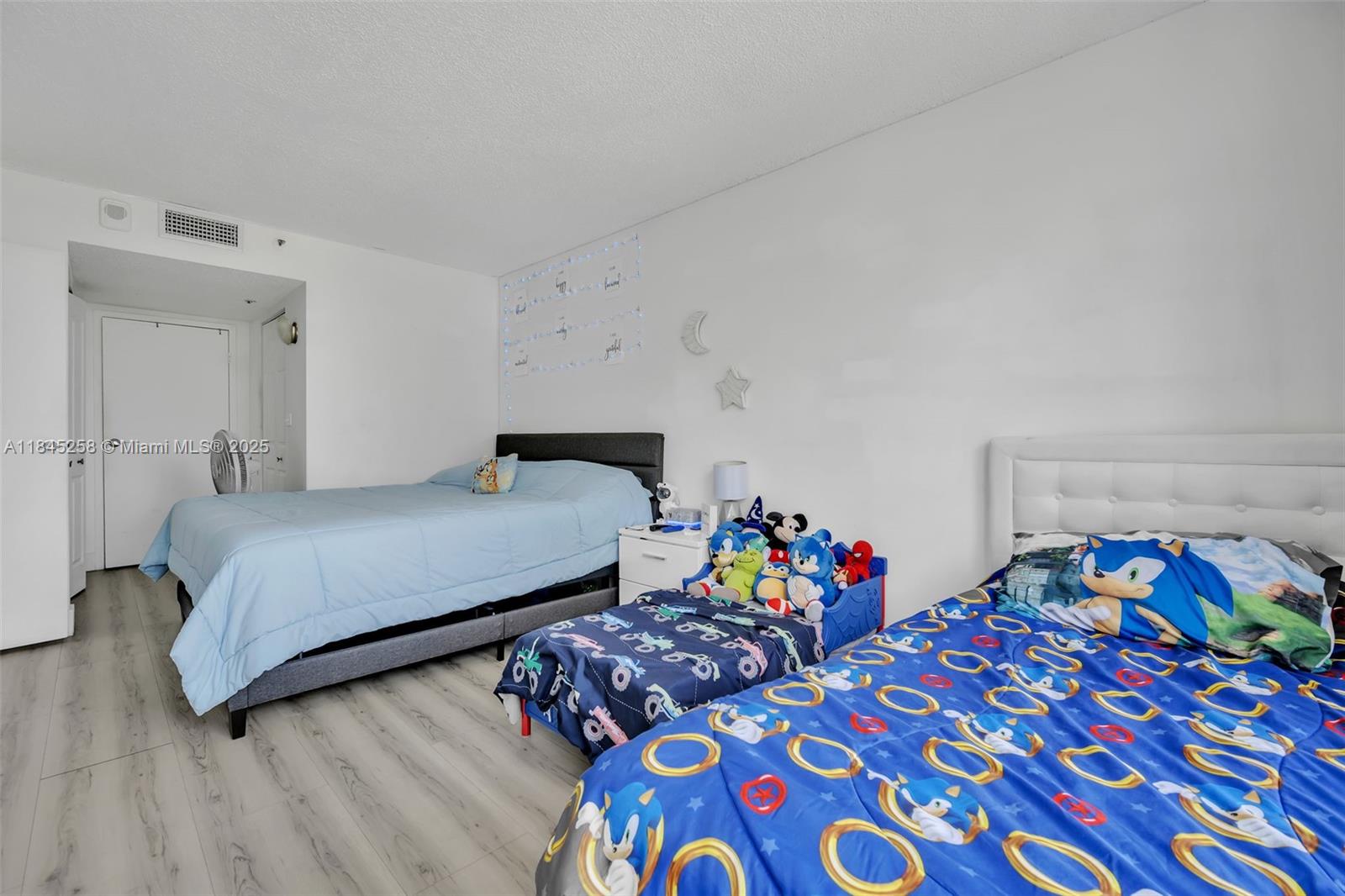 7601 E Treasure Dr # 611