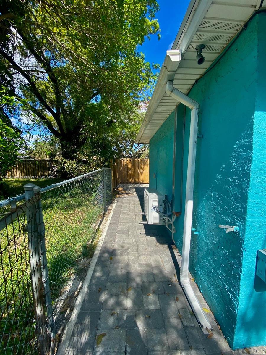 1420 SW 33rd Ct