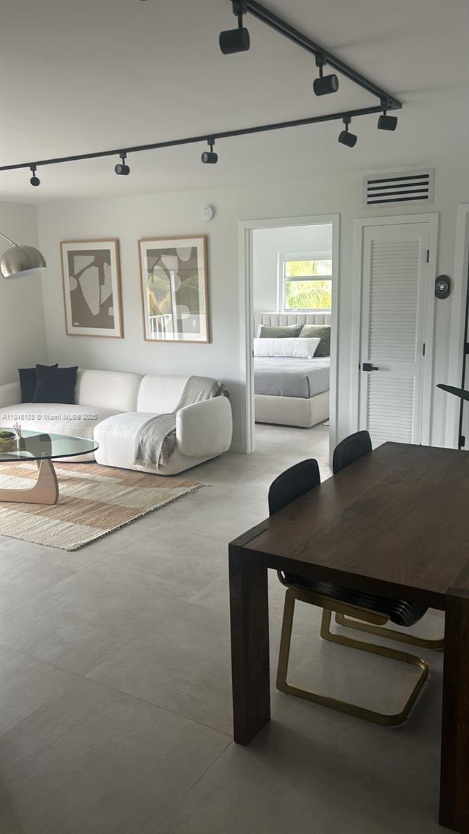 240 Collins Ave # 4A