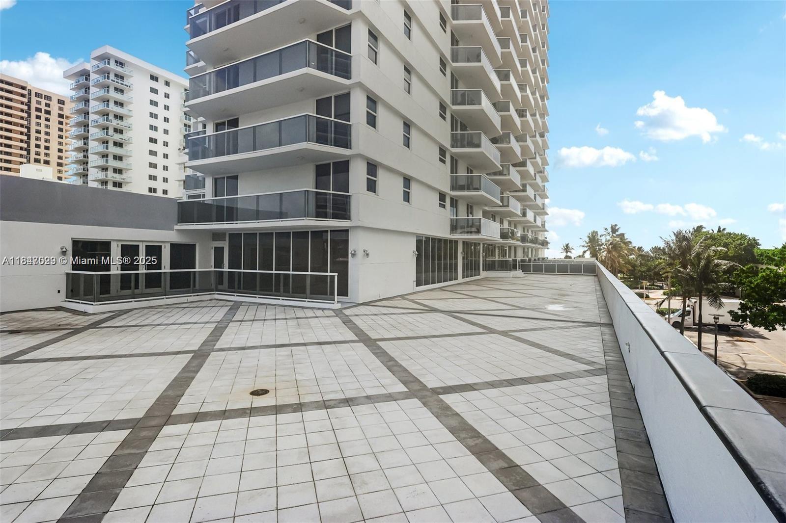 2401 Collins Ave # 1209