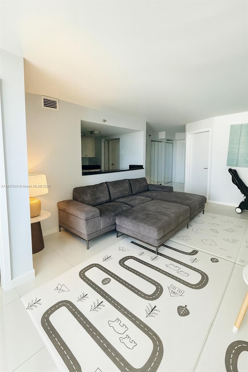 2401 Collins Ave # 1209