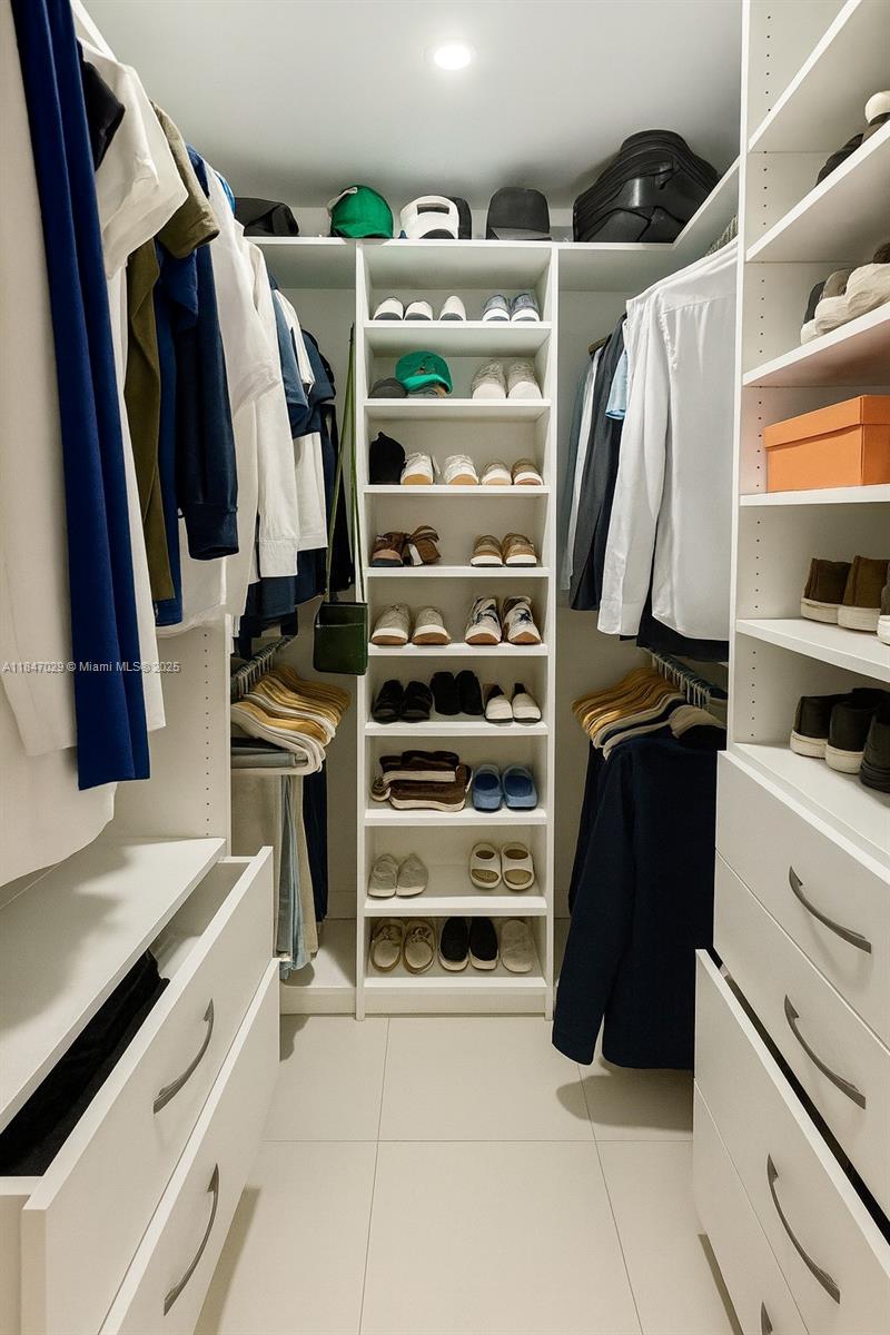 2401 Collins Ave # 1209