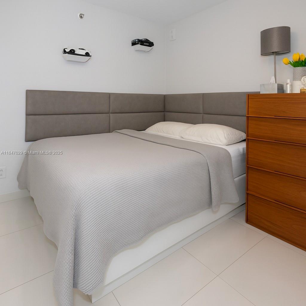 2401 Collins Ave # 1209