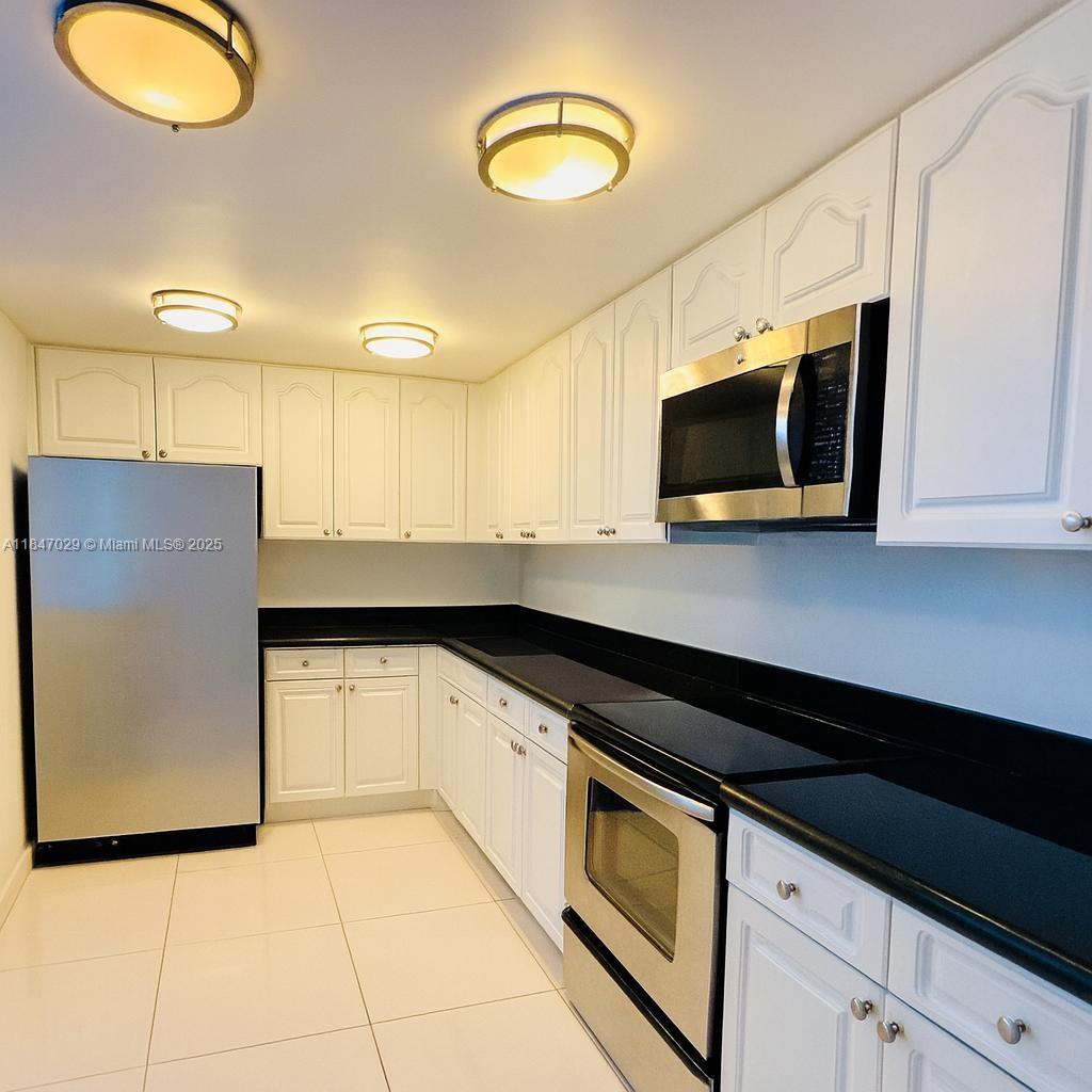 2401 Collins Ave # 1209