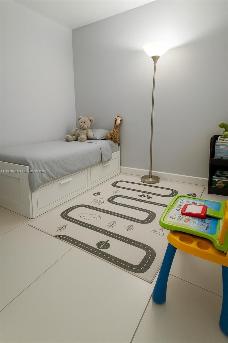 2401 Collins Ave # 1209