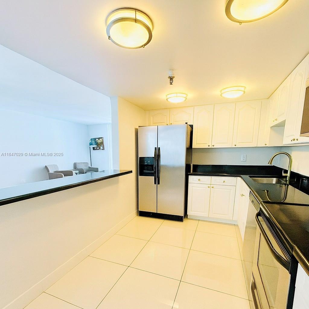 2401 Collins Ave # 1209