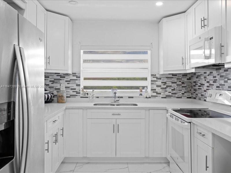 9330 Sunrise Lakes Blvd Unit: 304