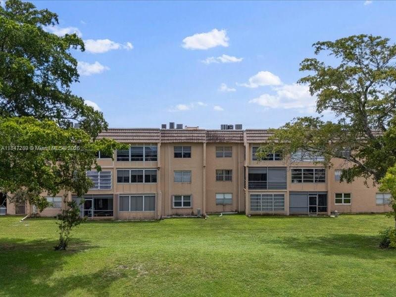 9330 Sunrise Lakes Blvd Unit: 304