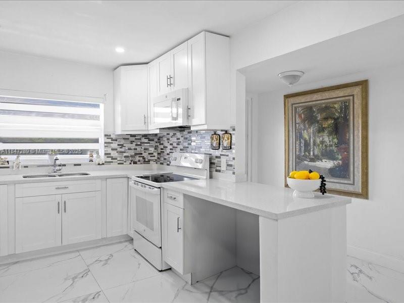 9330 Sunrise Lakes Blvd Unit: 304