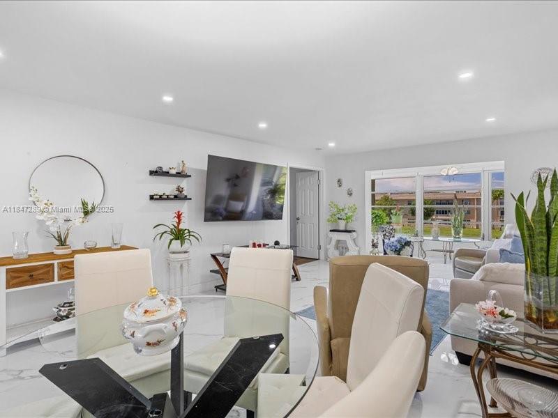 9330 Sunrise Lakes Blvd Unit: 304