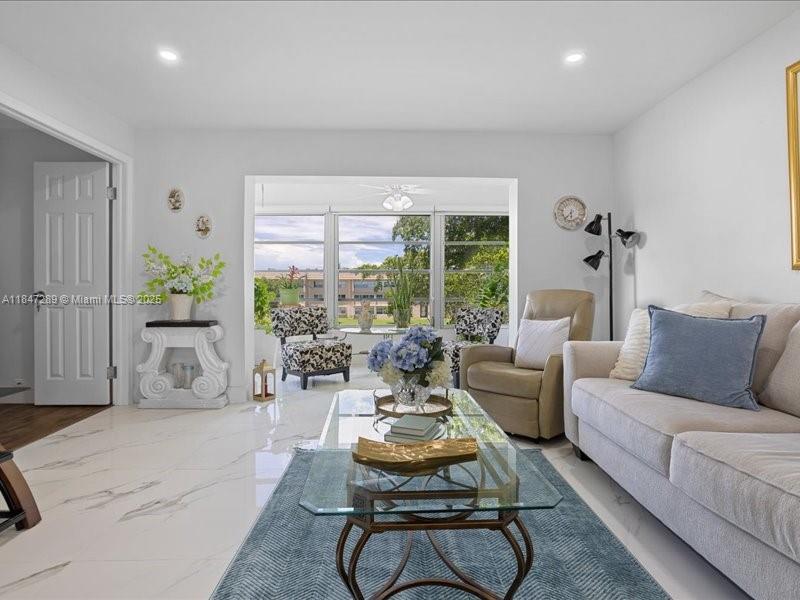 9330 Sunrise Lakes Blvd Unit: 304