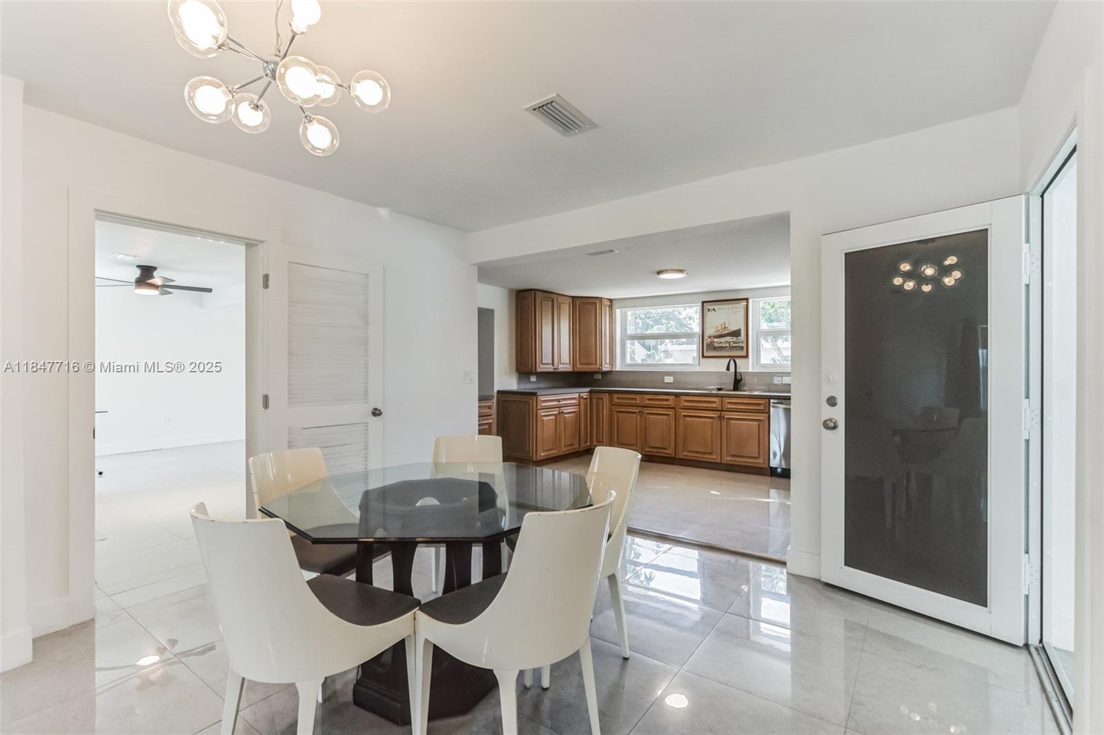 248 Carlisle Dr