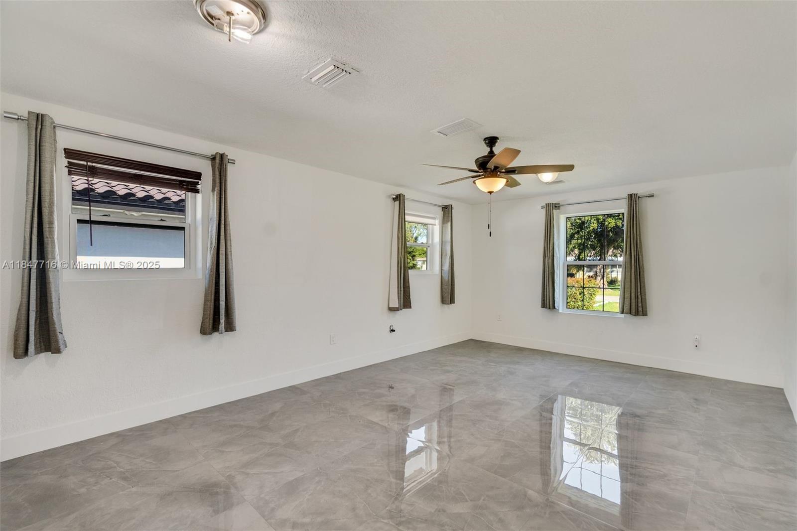 248 Carlisle Dr