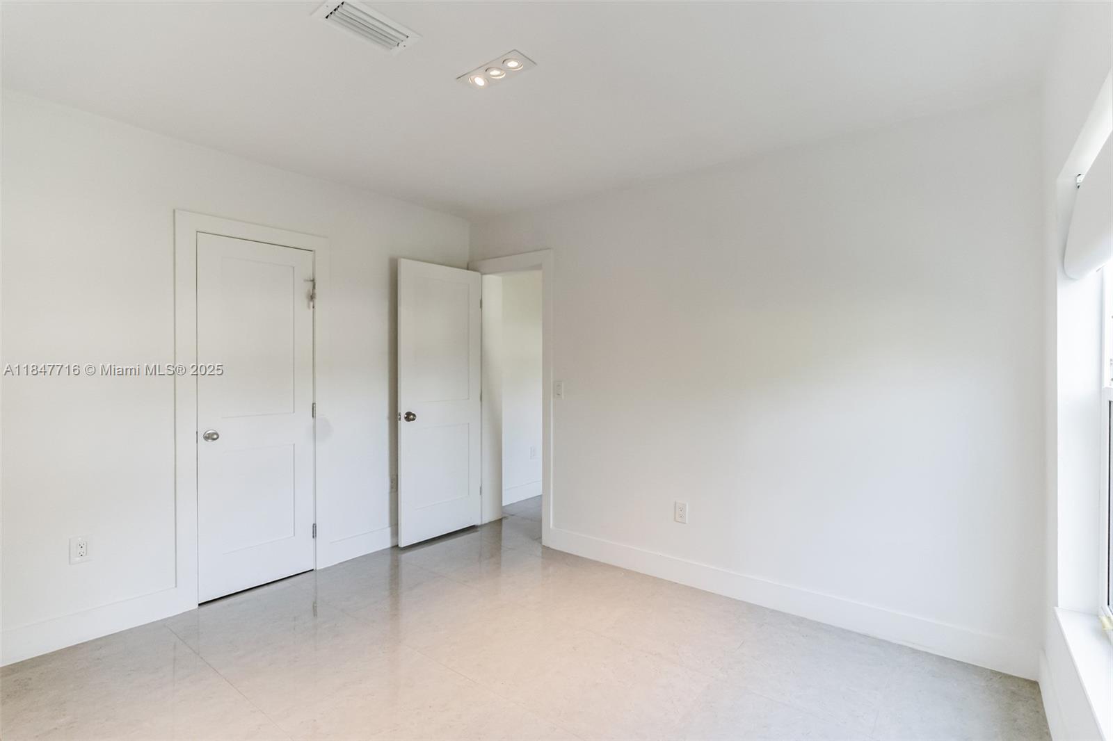 248 Carlisle Dr