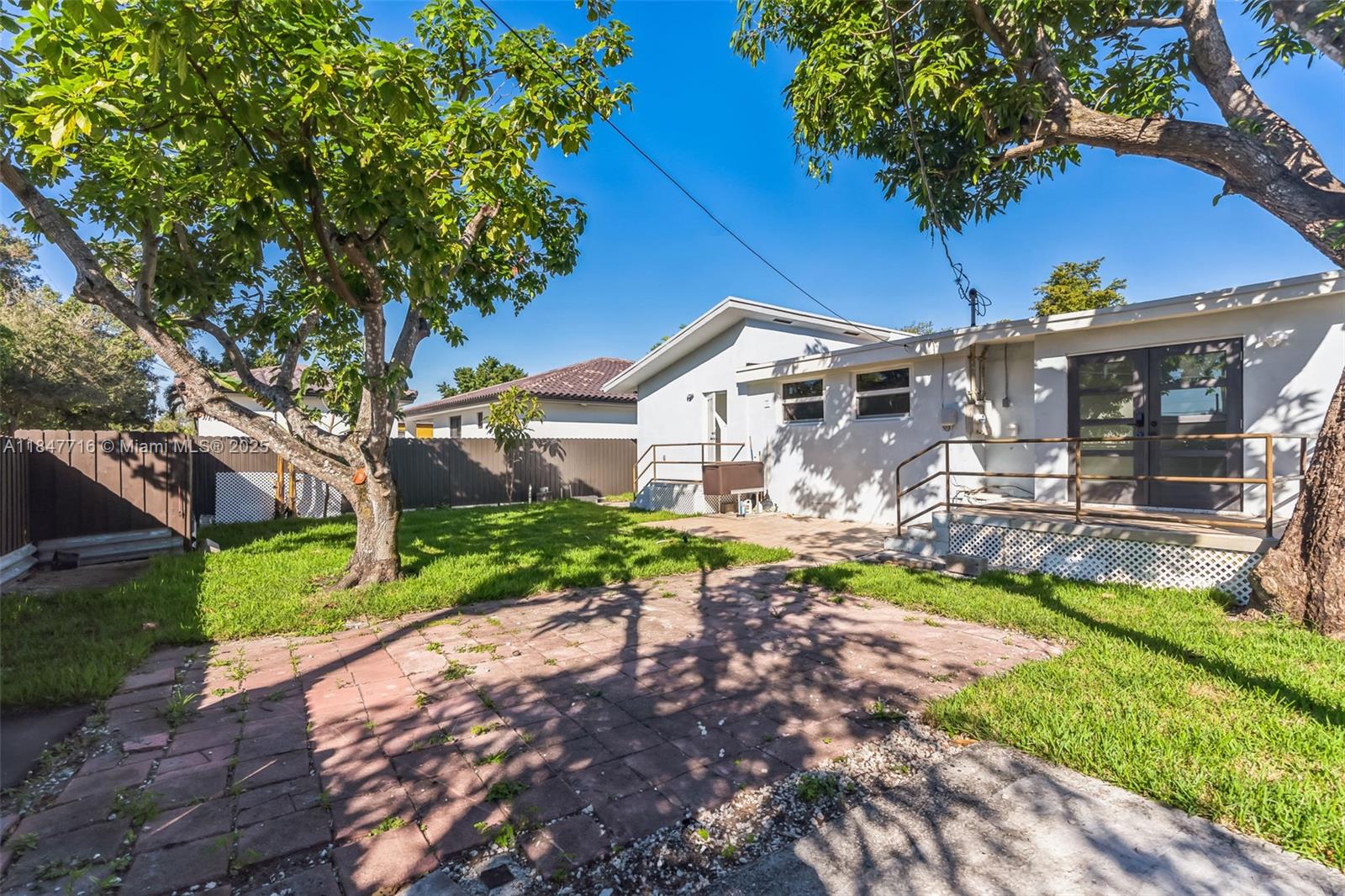 248 Carlisle Dr