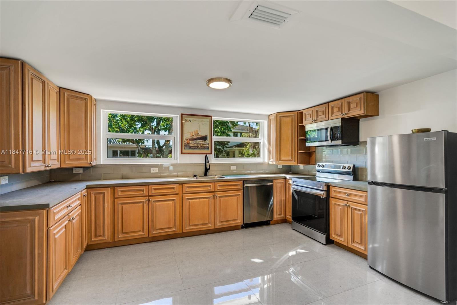 248 Carlisle Dr